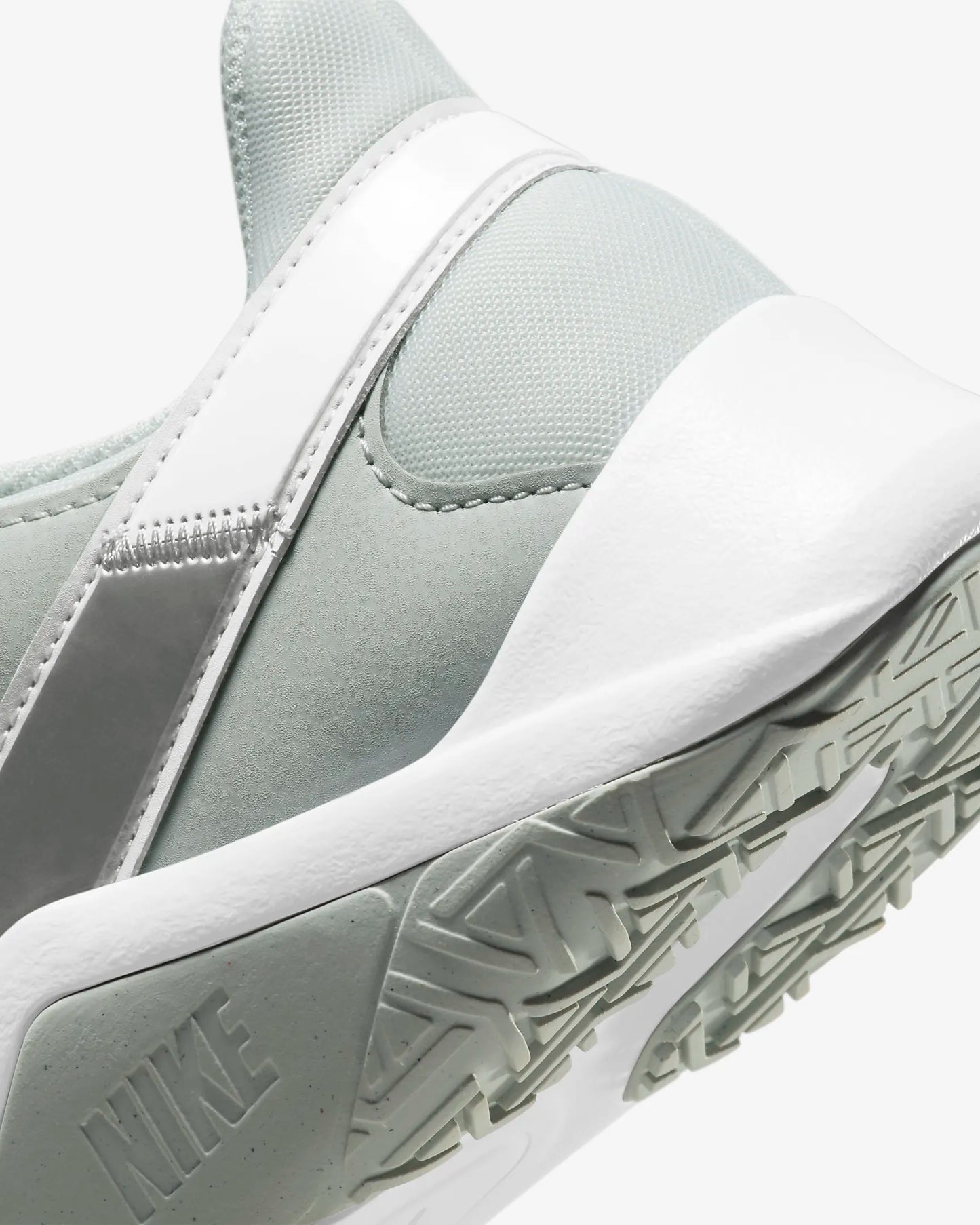Nike Legend Essential 2